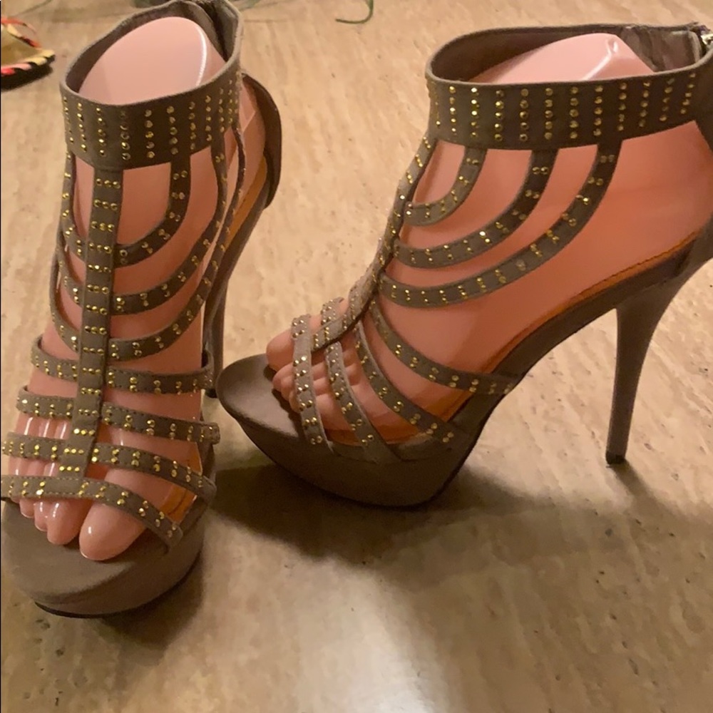 Rouge platform heels